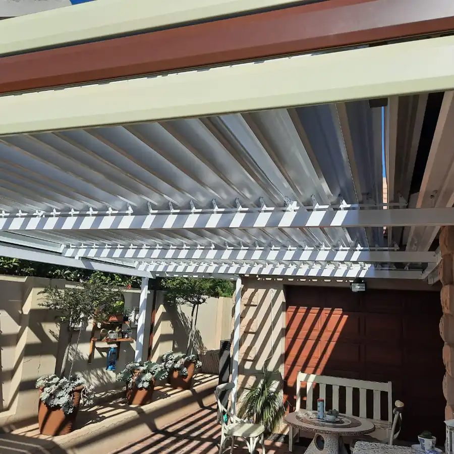 adjustable louvre awnings